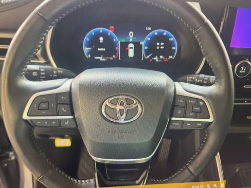 Used 2023 Toyota Highlander Platinum FWD image 9