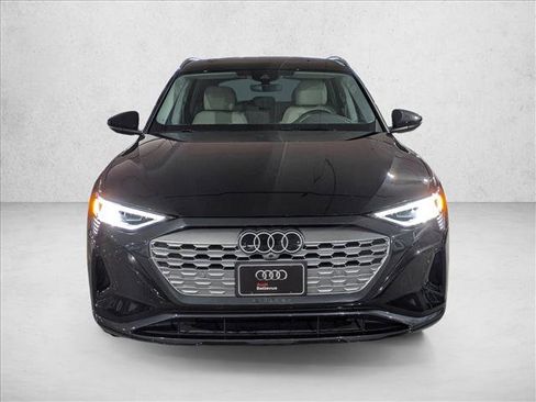 Used 2024 Audi Q8 e-tron Premium Plus w/ Premium Plus Package image 2