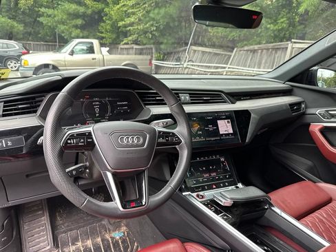 Used 2022 Audi e-tron S Prestige AWD/4WD image 20