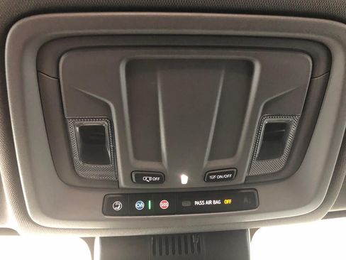 Used 2023 Chevrolet Silverado 1500 LT AWD/4WD image 18