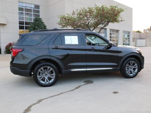 Used 2025 Ford Explorer Active w/ Active Comfort Package AWD/4WD image 7