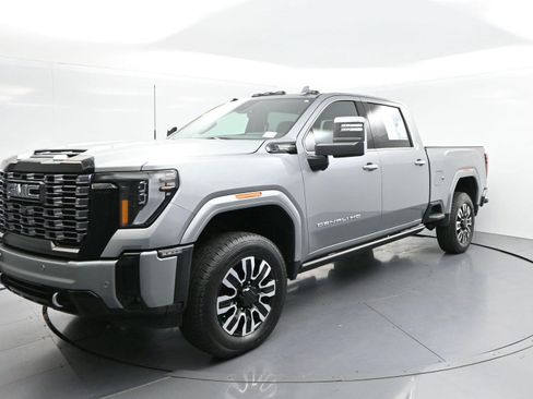 Used 2025 GMC Sierra 3500 Denali Ultimate AWD/4WD image 3