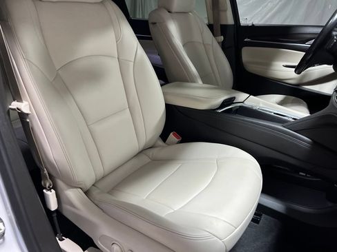 Used 2023 Buick Enclave Essence w/ Experience Buick Package FWD image 9