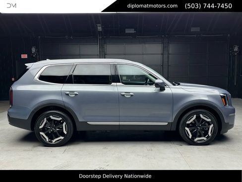 Used 2023 Kia Telluride EX w/ EX Captain's Chair Package image 7