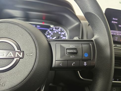 Used 2023 Nissan Rogue SV image 17