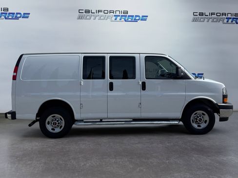 Used 2024 GMC Savana 2500 w/ Driver Convenience Package image 4