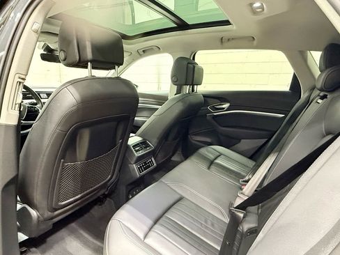 Used 2021 Audi e-tron Premium w/ Convenience Plus Package image 31