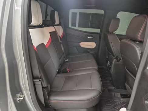 Used 2024 GMC Canyon AT4X image 28