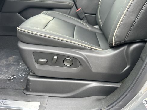 New 2026 GMC Yukon XL Elevation w/ Elevation Premium Package AWD/4WD image 39