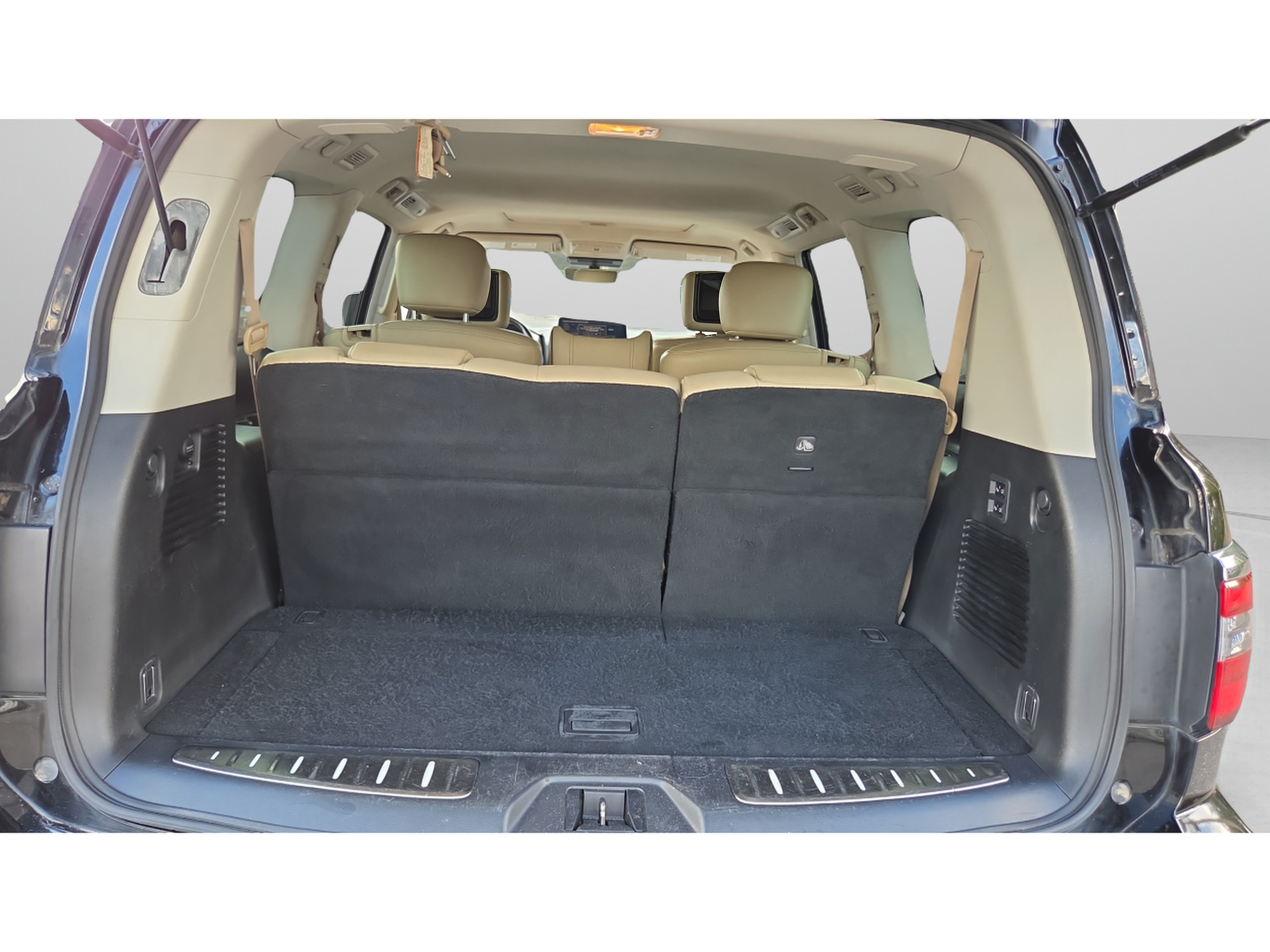 Used 2022 Nissan Armada Platinum w/ Captain's Chairs Package RWD image 14