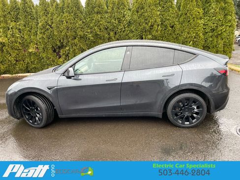 Used 2024 Tesla Model Y 2WD image 5