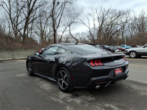 Used 2024 Ford Mustang Coupe image 5