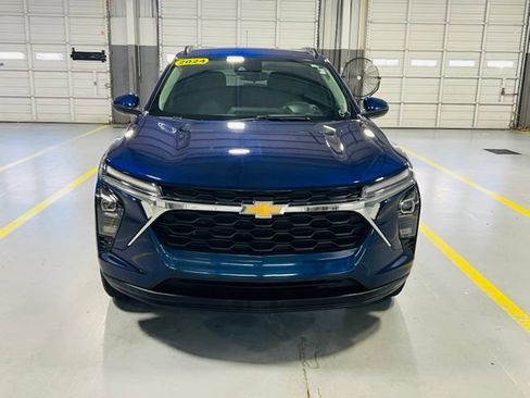 Used 2024 Chevrolet Trax LT w/ Driver Confidence Package FWD image 12