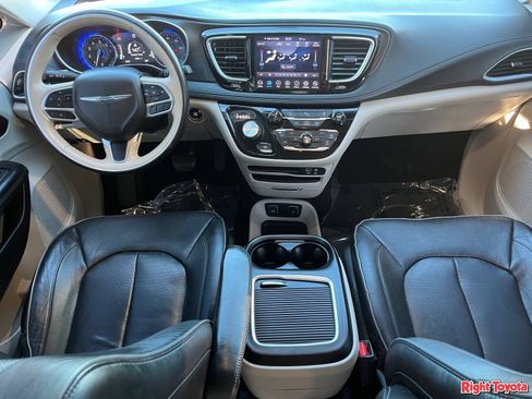 Used 2020 Chrysler Pacifica Limited FWD image 15
