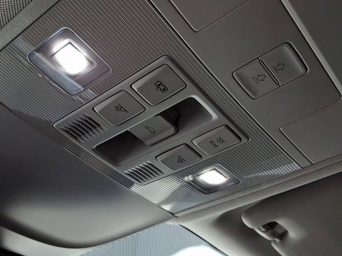 Used 2025 Volkswagen Taos SE image 25