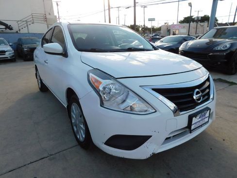 Used 2017 Nissan Versa SV image 1