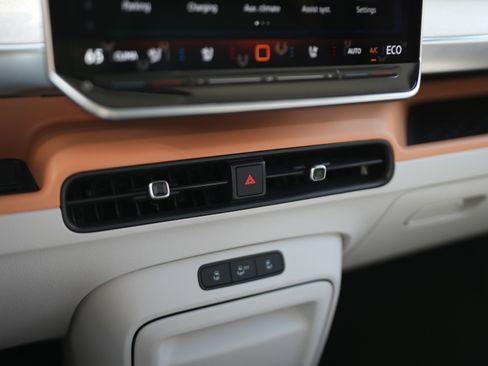 New 2025 Volkswagen ID. Buzz Pro S Plus image 15