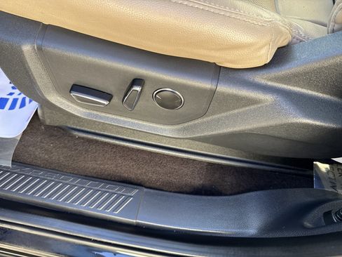 Used 2023 Ford Expedition Limited image 21