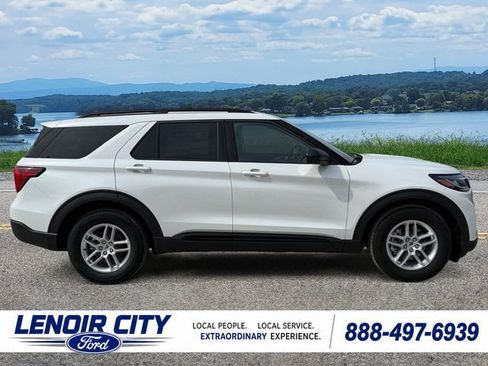 New 2026 Ford Explorer Active w/ Active Comfort Package RWD image 2