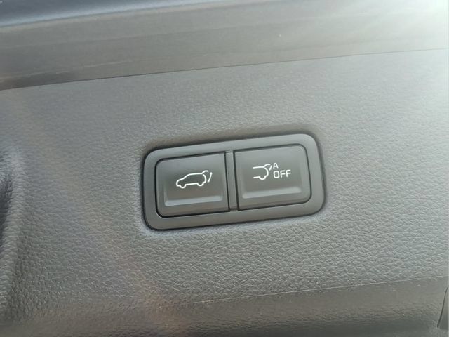 Used 2024 Kia Carnival EX FWD image 23