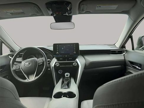 Used 2022 Toyota Venza LE AWD/4WD image 13