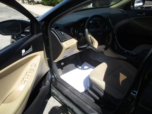 Used 2011 Hyundai Sonata GLS image 8