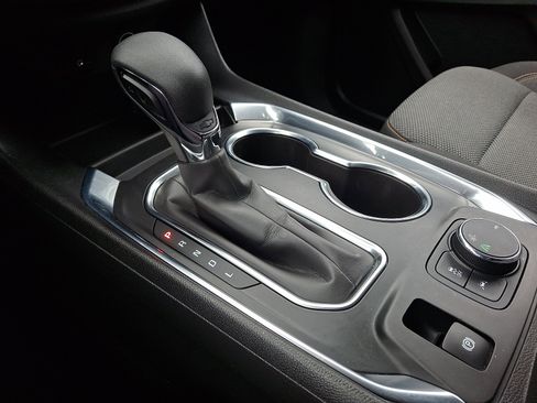 Used 2021 Chevrolet Traverse LT image 15