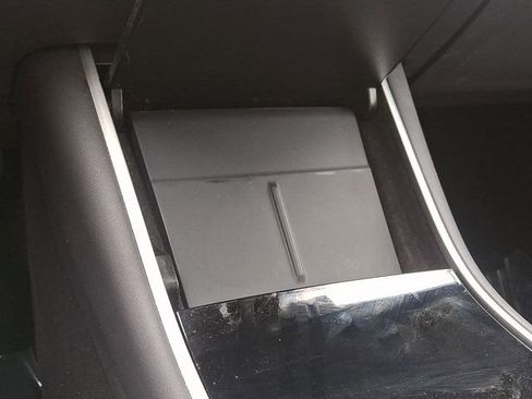 Used 2020 Tesla Model Y Long Range image 29