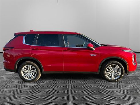 Used 2023 Mitsubishi Outlander ES image 4