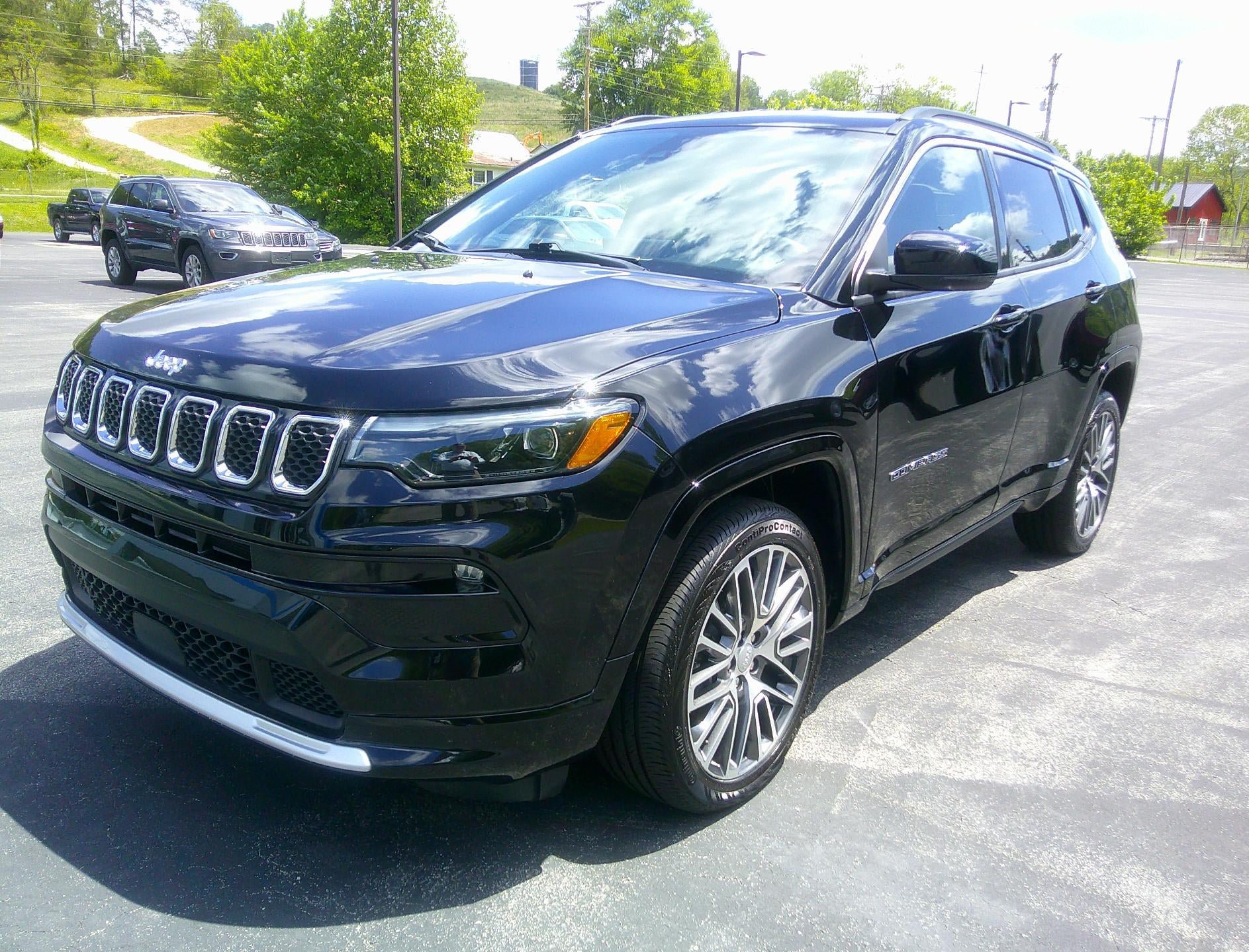 Used 2023 Jeep Compass Limited w/ Elite Group AWD/4WD image 1