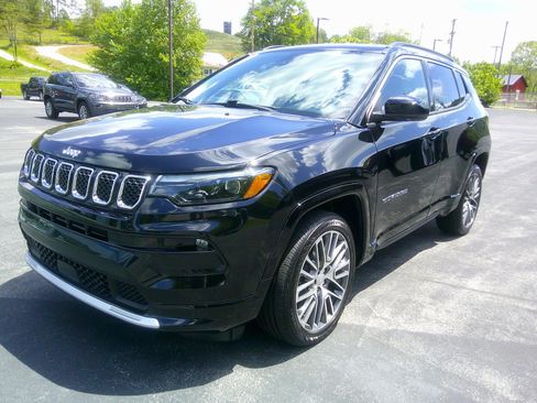 Used 2023 Jeep Compass Limited w/ Elite Group AWD/4WD image 1