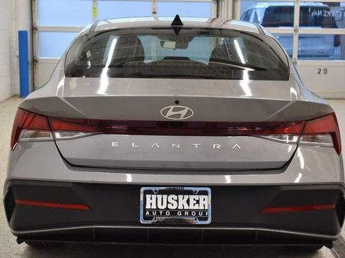 Used 2024 Hyundai Elantra SEL FWD image 11