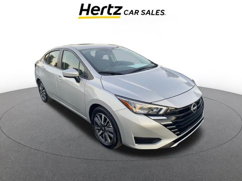 Used 2025 Nissan Versa SV image 1