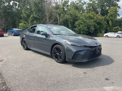 Used 2025 Toyota Camry SE FWD image 7