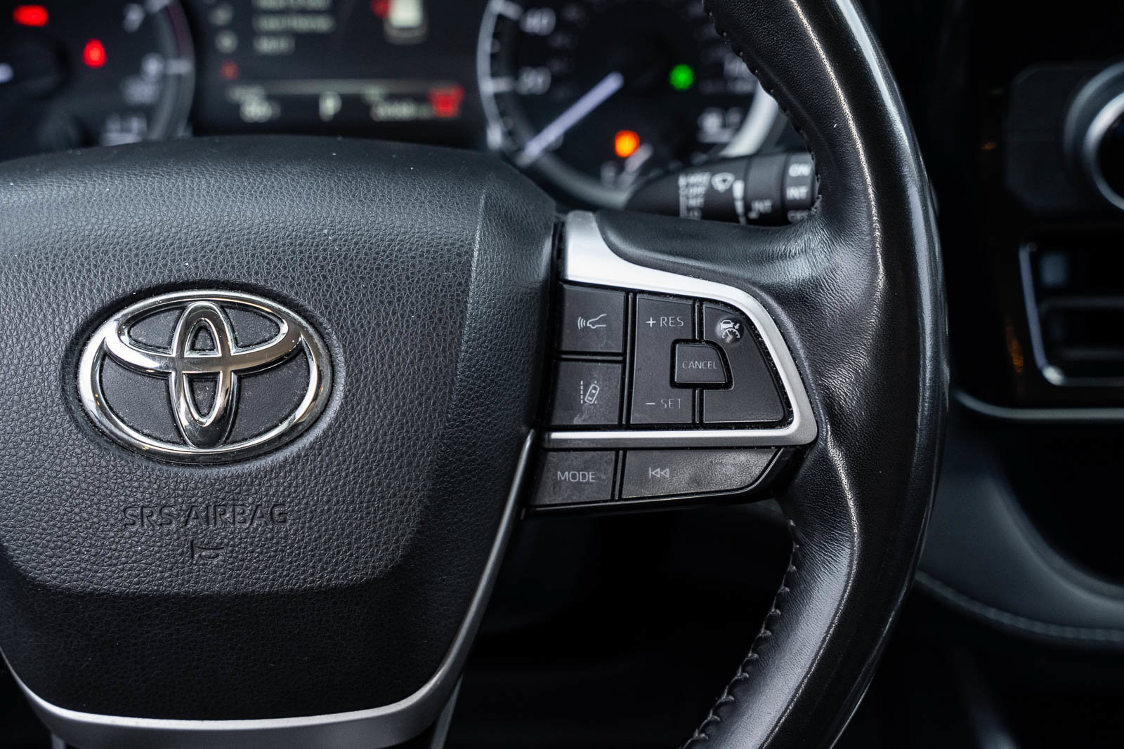 Used 2024 Toyota Highlander LE FWD image 26