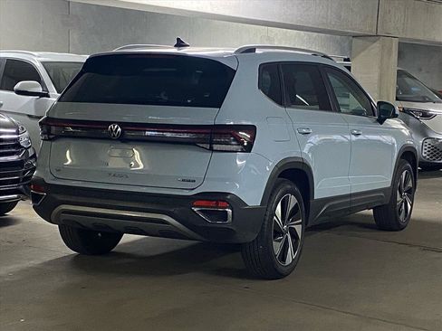 Used 2025 Volkswagen Taos SE image 3