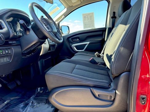 Used 2017 Nissan Titan SV image 14