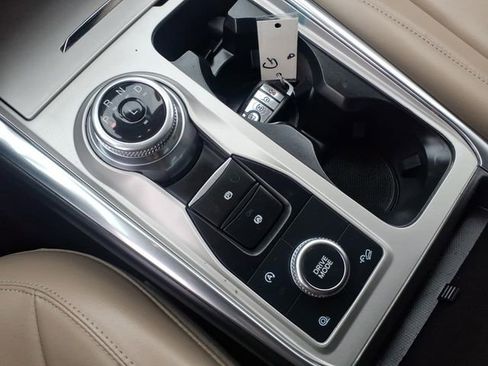 Used 2022 Ford Explorer XLT w/ Equipment Group 202A image 23