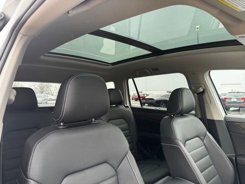 Used 2025 Volkswagen Atlas SEL AWD/4WD image 28