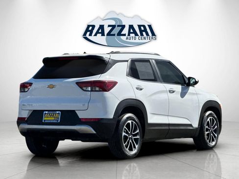 Used 2025 Chevrolet TrailBlazer LT FWD image 3