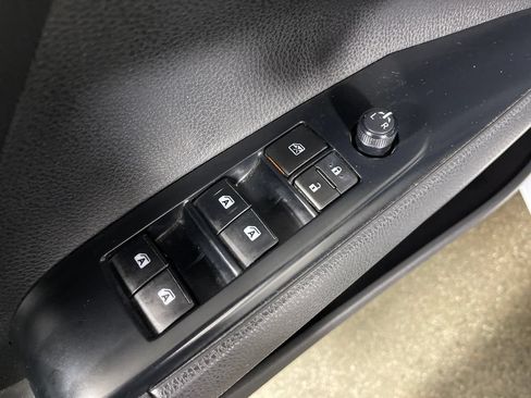 Used 2018 Toyota Camry SE FWD image 18