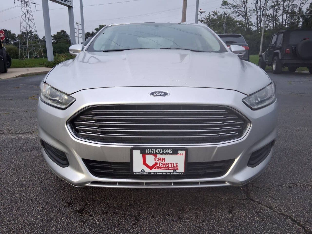Used 2013 Ford Fusion SE FWD image 2