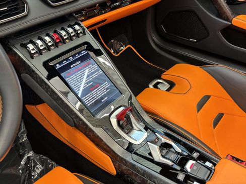 Used 2021 Lamborghini Huracan EVO RWD image 37