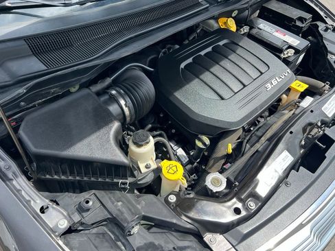 Used 2015 Chrysler Town & Country Touring-L FWD image 45