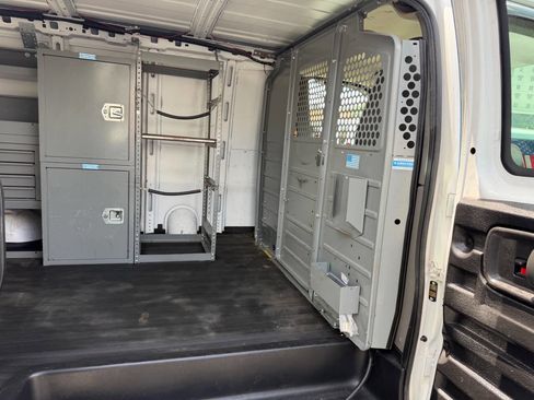 Used 2014 Chevrolet Express 1500 AWD image 15