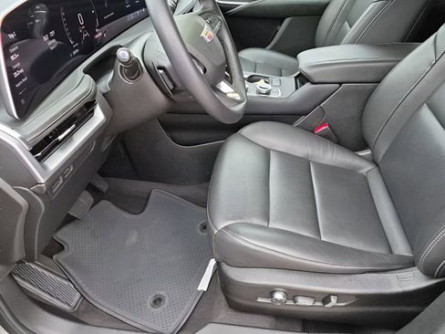 Certified 2025 Cadillac XT4 Premium Luxury image 31