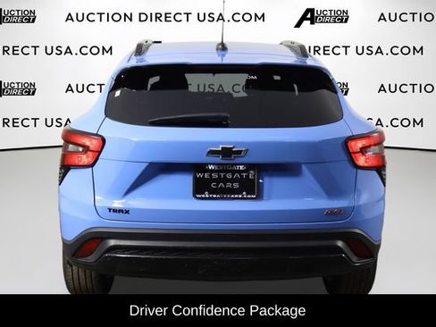 Used 2024 Chevrolet Trax RS w/ Sunroof Package FWD image 3