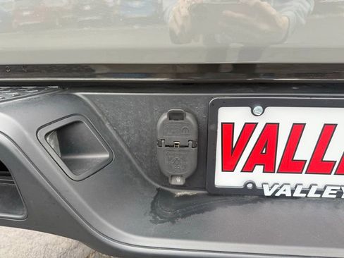 Used 2022 Jeep Gladiator Willys image 37