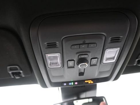 Used 2023 GMC Yukon Denali RWD image 12