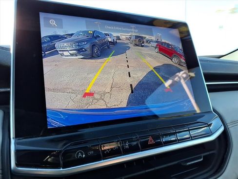 Used 2023 Jeep Compass Limited image 18